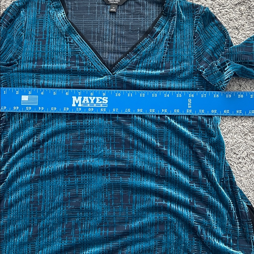 Simply Vera Vera Wang Turquoise Velvet Burnout Tunic Top Sheer Hemline - Size M - Picture 7 of 8